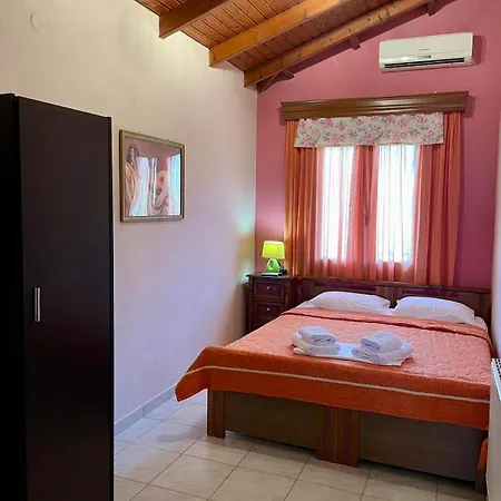 Отель Ariadni 3*