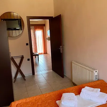 Отель Ariadni 3*